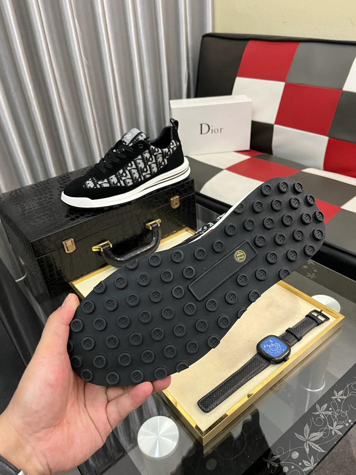 Men's shoes💰420⌚️⌚️[Dior] Dior's new men's genuine leather casual shoes, the highest version on the market, any comparison is welcome🆚! The original leather has excellent texture and is super high-end! Fetal sheep net lining imported from Italy, removable pad! Luxurious materials and fine workmanship, highly recommended! Code number: 38-443️⃣Colors available